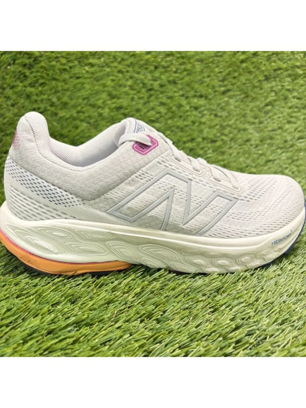 New Balance Fresh Foam X 860v14 Womens Size 7 Gray White Running Shoes Sneakers